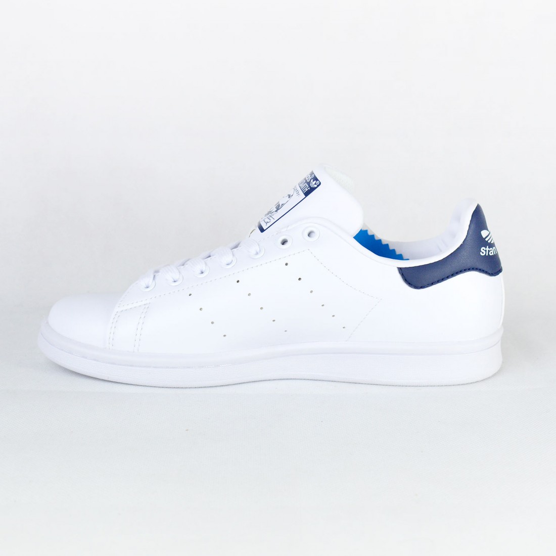 white navy stan smith